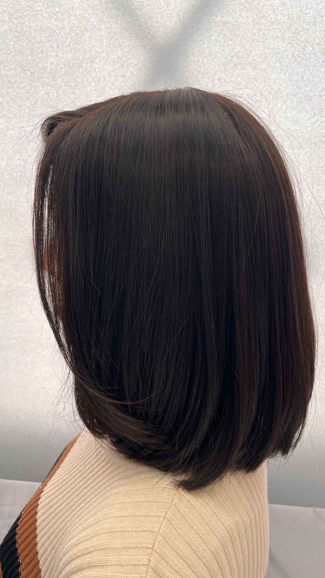 Opposite-side view of the Fortune wig's straight cut