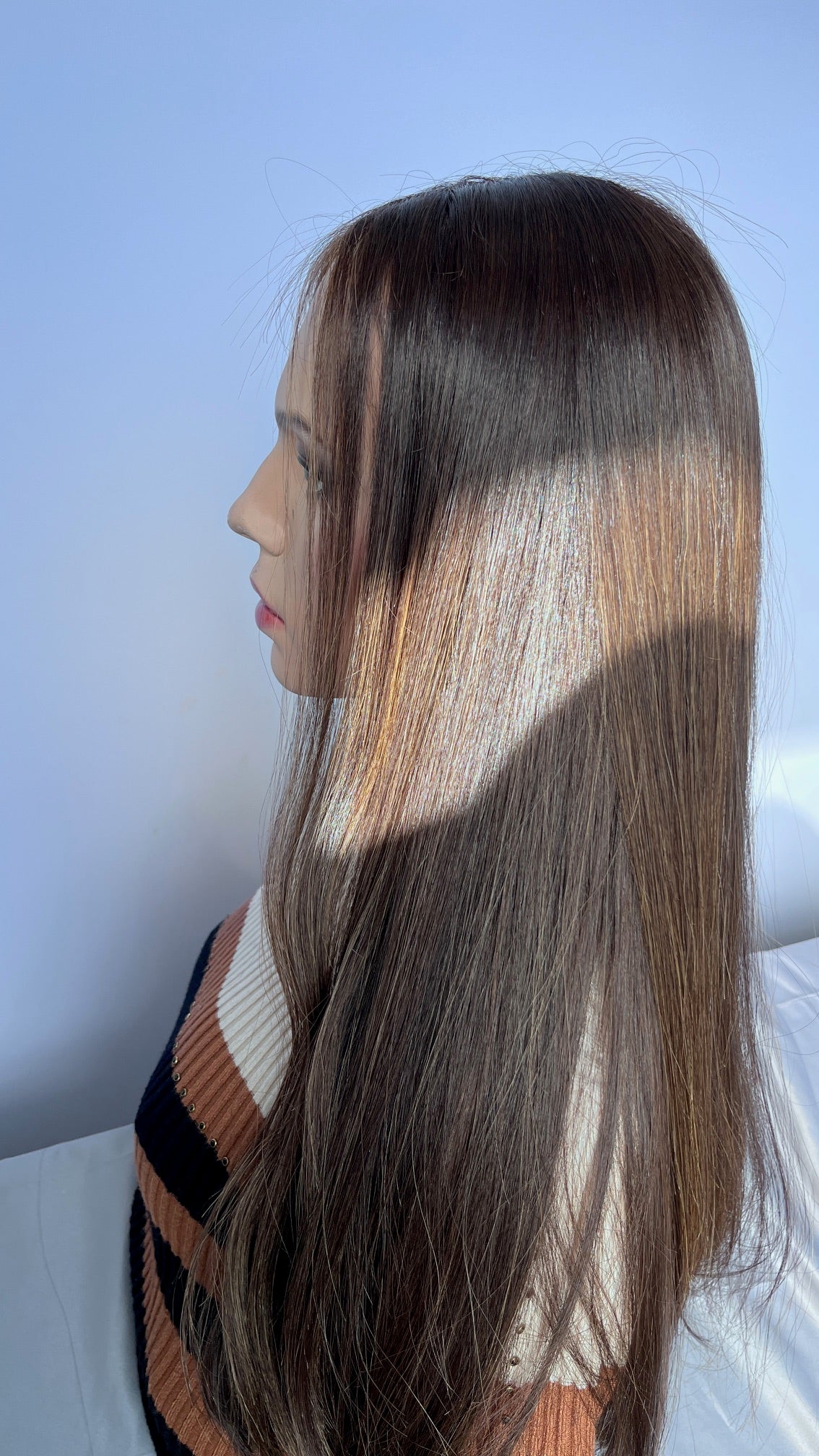 Side view of the Mazali lace top wig facing left