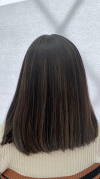 Back view of the Gali wig and blunt-cut ends