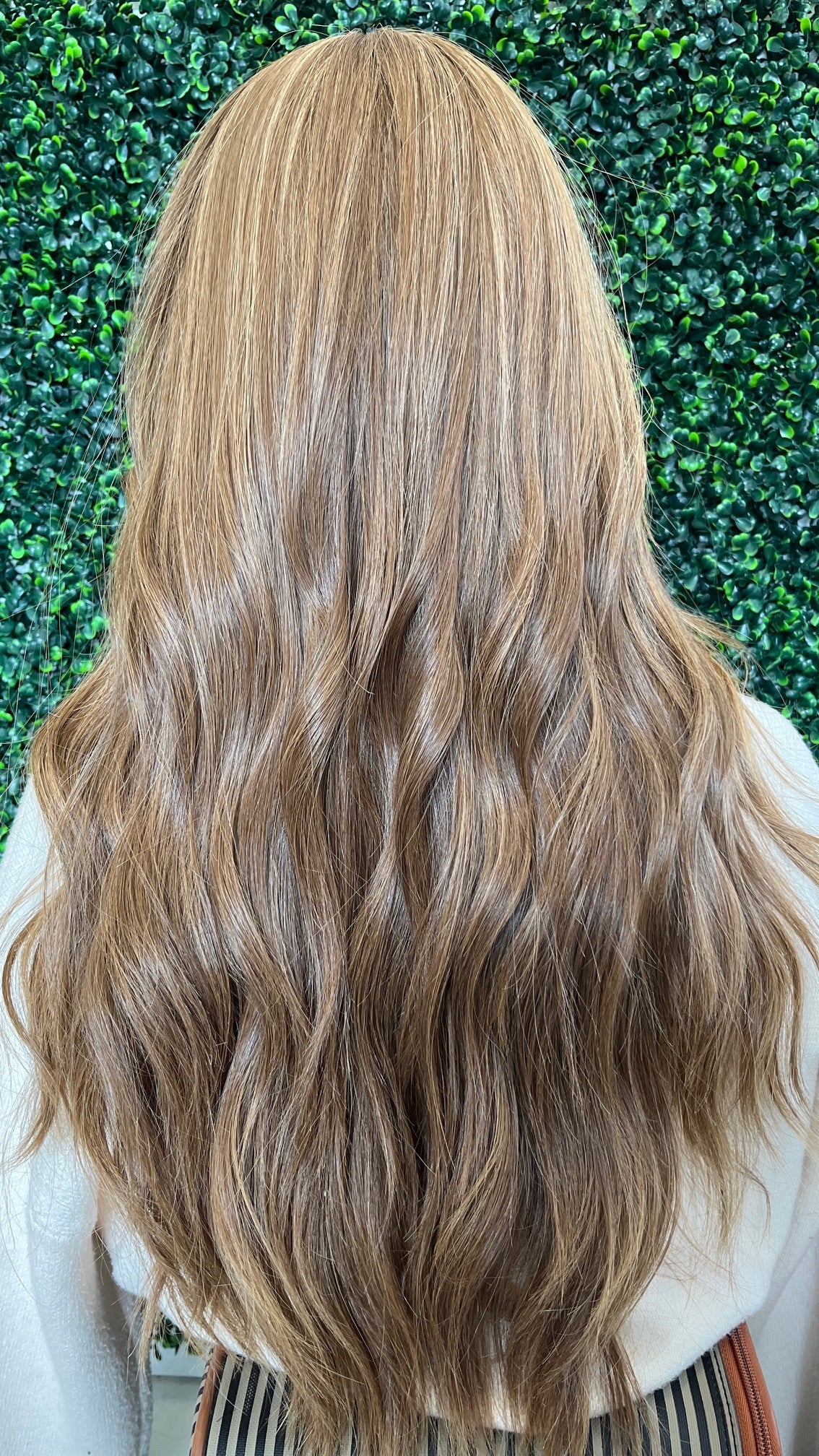 Elle wig - back view of the waves.