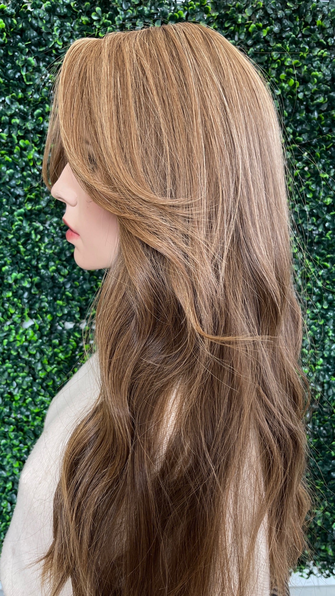 Elle wig - side view.