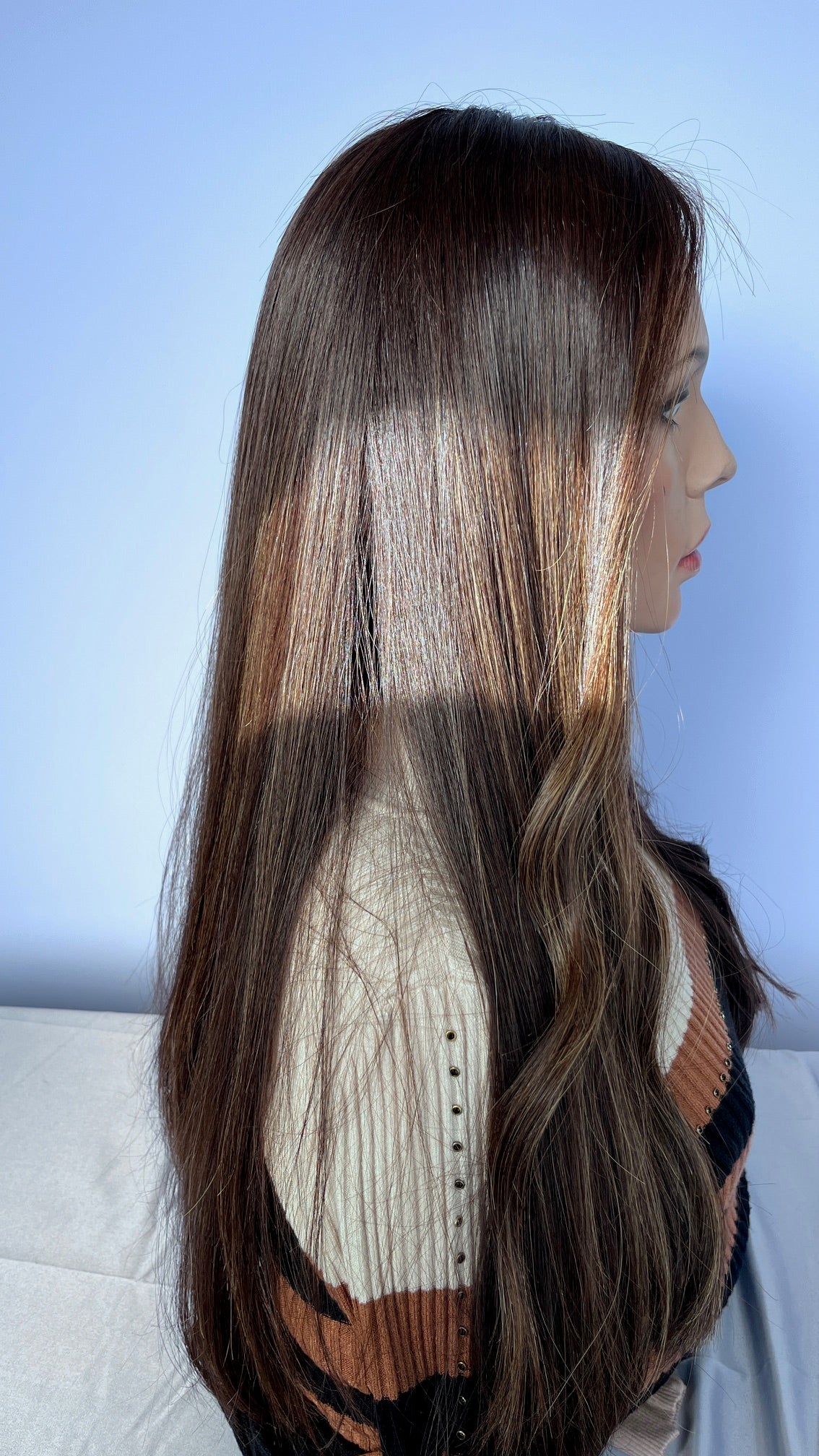 Side view of the Mazali lace top wig facing right
