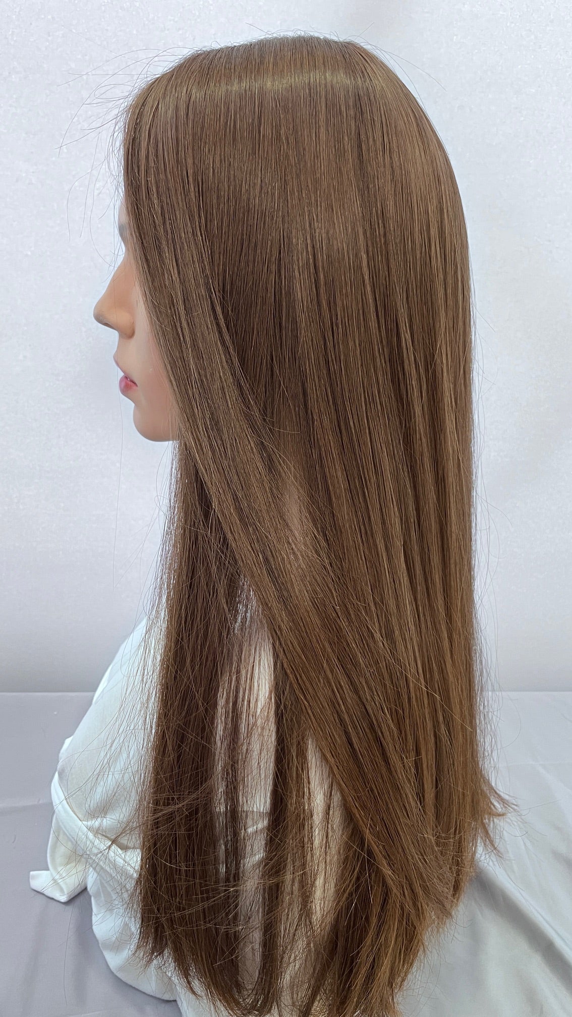 Zissy wig on a mannequin, side view showing straight lengths.