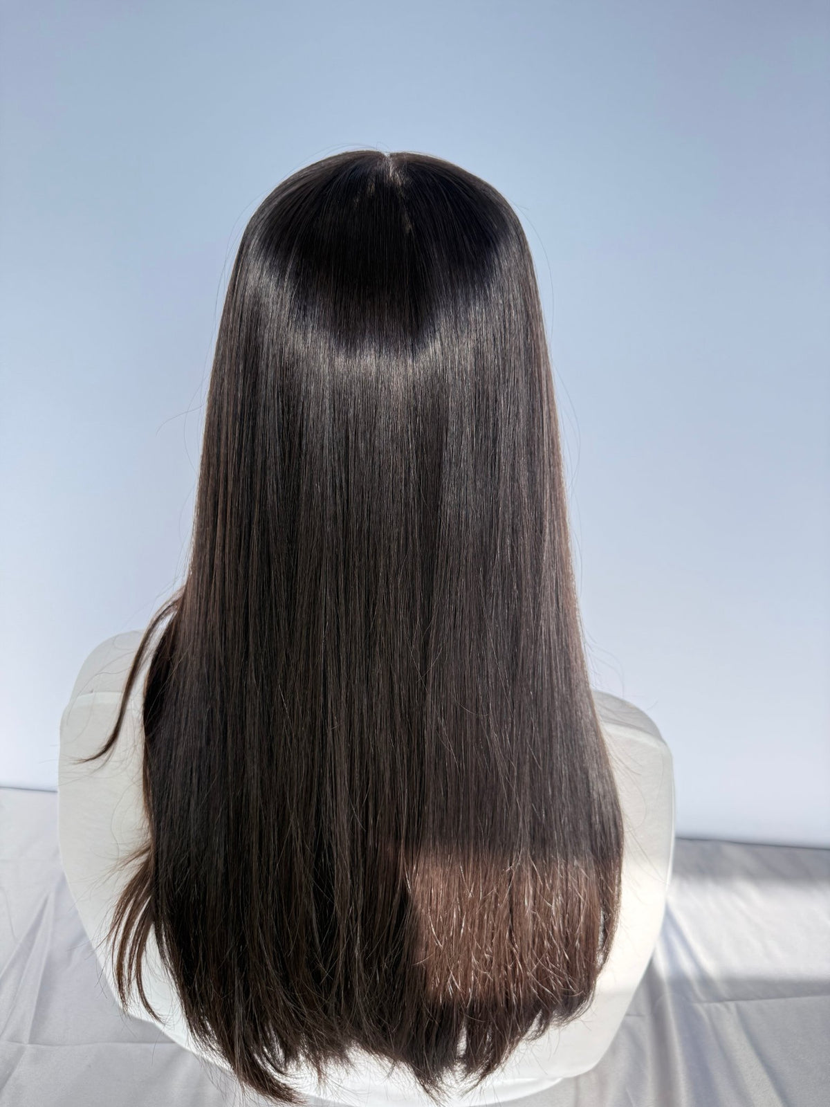 Back view of the Tuni wig showing the long layers and hair ends.